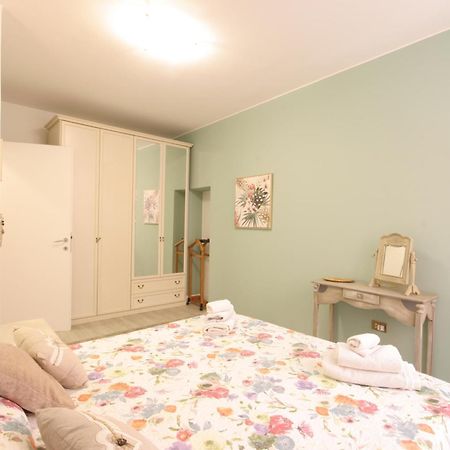 شقة Violetta Maison, Elegante E Romantica A Salo' المظهر الخارجي الصورة