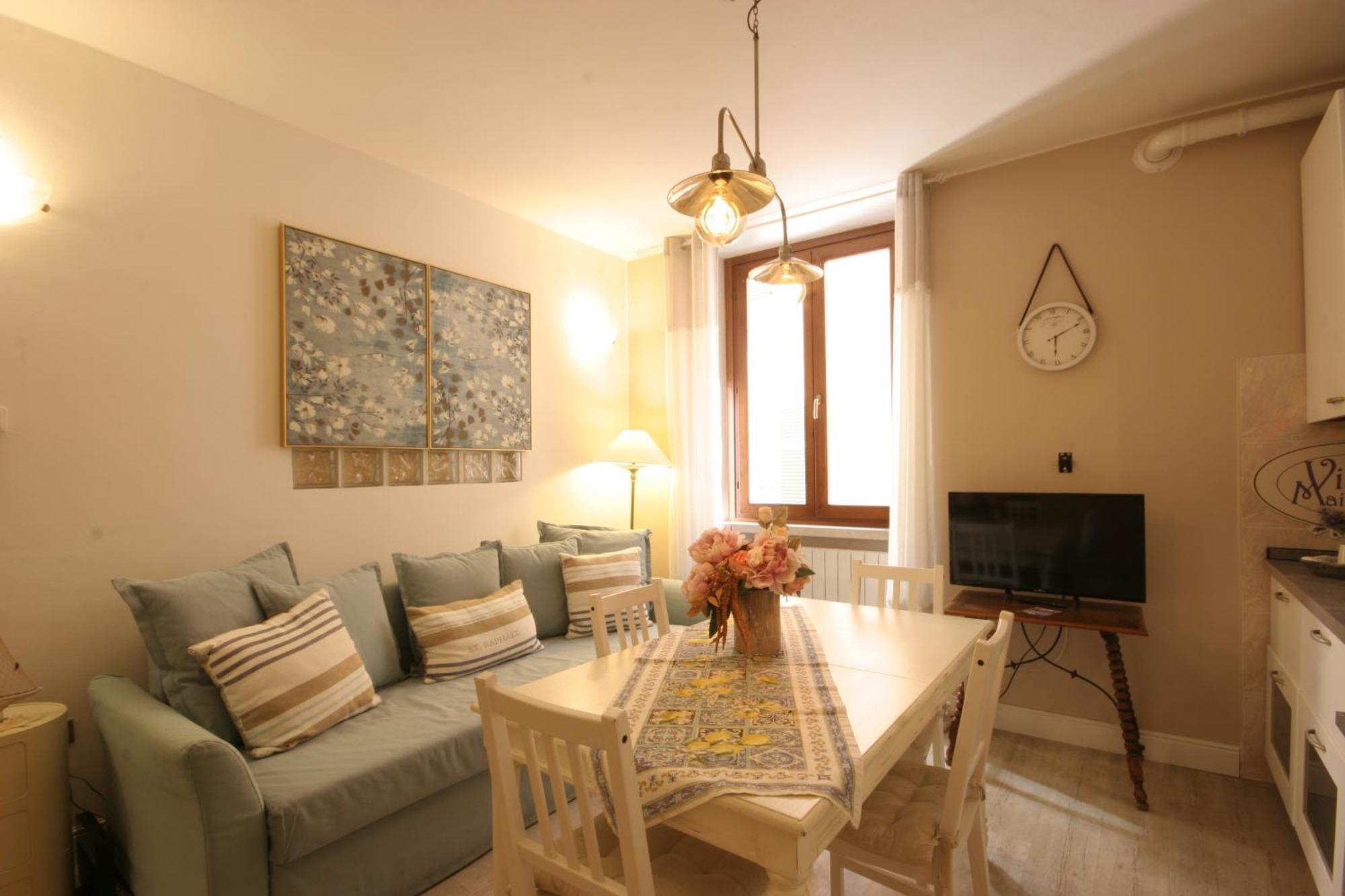 شقة Violetta Maison, Elegante E Romantica A Salo' المظهر الخارجي الصورة