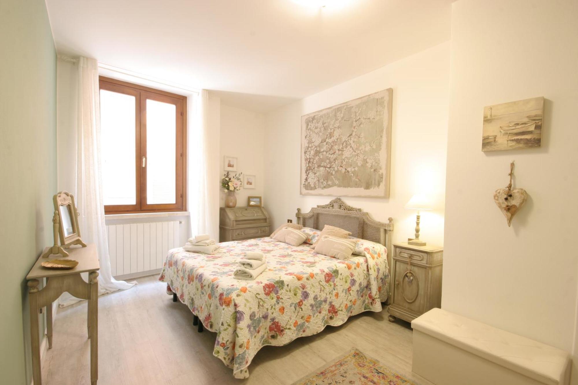 شقة Violetta Maison, Elegante E Romantica A Salo' المظهر الخارجي الصورة